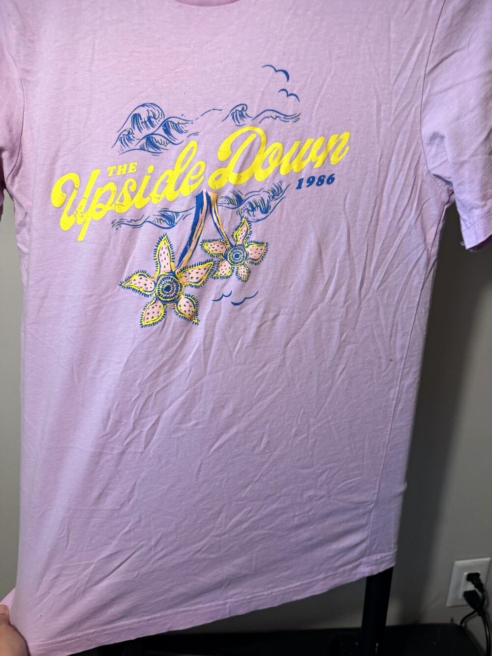 Netflix Stranger Things Upside Down 1986 Pink Graphic Crew Neck Tee M